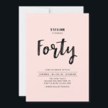 Invitation Fête d'anniversaire simple rose et blanc pour les<br><div class="desc">Célébrez votre jour spécial avec cette invitation d'anniversaire des 40 ans simple et élégante. Ce design présente une écriture chic au pinceau avec une mise en page épurée dans une combinaison de couleurs rose et blanc. Plus de designs disponibles dans ma boutique BaraBomDesign.</div>