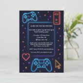 Invitation Fête d'anniversaire sur le thème de l'Arcade Gamer (Debout devant)