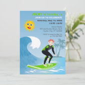 Invitation Fête d'anniversaire Surf's up boy (Debout devant)