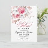 Invitation Fête d'anniversaire surprise chic fleurs roses et  (Debout devant)