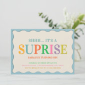 Invitation Fête d'anniversaire surprise moderne (Debout devant)