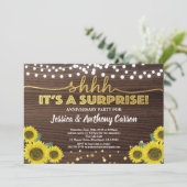 Invitation Fête d'anniversaire surprise rustique tournesol do (Debout devant)