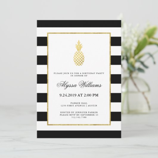 Invitation Fête d'anniversaire tropicale d'ananas d'or rayé (Debout devant)