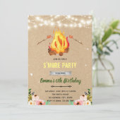Invitation Fête de barbecue au feu de camp avec s'mores flora (Debout devant)