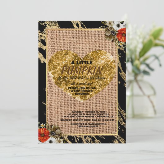 Invitation Fête de bébé fille automne citrouille toile de jut (Debout devant)