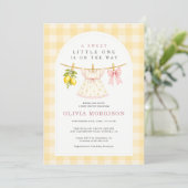 Invitation Fête de Bébé Fille Douce Citron sur Fil à Linge (Debout devant)
