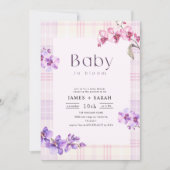 Invitation Fête de bébé Fleur d'Orchidée Violette Gingham Vin (Devant)