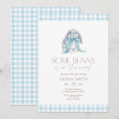 Invitation Fête de Bébé Some Bunny à carreaux bleus (Devant / Derrière)