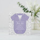 Invitation Fête de bébé violet et gris (Debout devant)