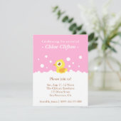 Invitation Fête de douche de bébé rose avec un canard mignon  (Debout devant)