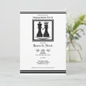 Invitation Fête de fiançailles d'échecs Roi & Reine Noir Blan (Debout devant)