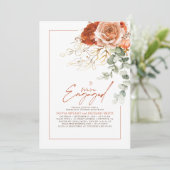 Invitation Fête de fiançailles florale orange brûlée en terre (Debout devant)
