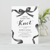 Invitation Fête de fiançailles : Nous nouons le nœud (Debout devant)