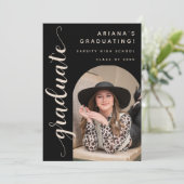 Invitation Fête de fin d'études Moderne Chic Écriture Noir et (Debout devant)