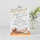 Invitation Fête de football à la maison ou Tailgate Baby Q Do (Debout devant)