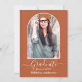 Invitation Fête de graduation Arch Terracotta moderne (Devant)