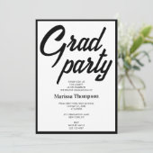 Invitation Fête de graduation Black White Script moderne (Debout devant)
