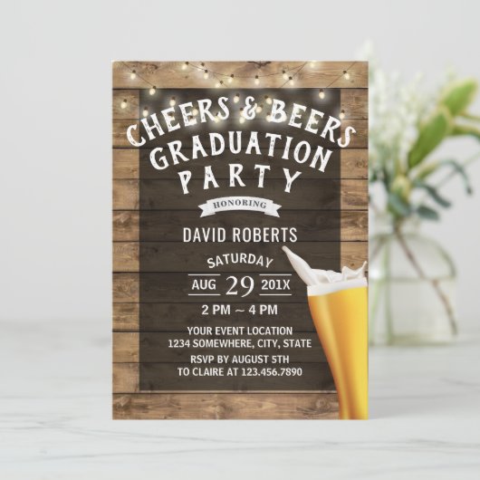 Invitation Fête de graduation Cheers & Beers String Lights (Debout devant)