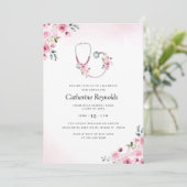 Invitation Fête de graduation de l'école Médicale de soins in (Debout devant)