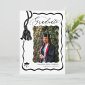Invitation Fête de graduation photo Wavy Script moderne (Debout devant)
