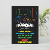 Invitation Fête de Hanukkah Table de Lumière (Debout devant)