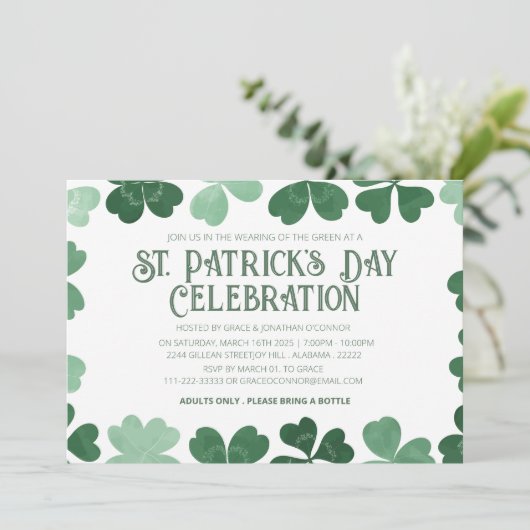Invitation Fête de la Saint-Patrick Trèfle Vert et Blanc (Debout devant)