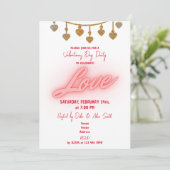 Invitation Fête de la Saint-Valentin avec une guirlande de cœ (Debout devant)