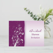 Invitation Fête de l'mariée de tourbillons floraux mauves et  (Debout devant)