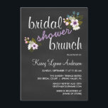 Invitation Fête de l'mariée florale de Chalkboard Brunch Invi<br><div class="desc">Wedding shower floral en tableau noir - Invitations au brunch nuptial - Douche à la mariée avec une gaieté fleurie ! Cute lavande violette et blanc fleurs abstraites aux accents roses et à la calligraphie moderne élégante sur le tableau gris ardoise. Il suffit d'ajouter le nom de la future mariée,...</div>