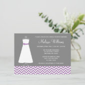 Invitation Fête de l'mariée gris mauve de Chevron moderne (Debout devant)