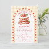 Invitation Fête de naissance Bébé Gâteau aux Fraises Gingham (Debout devant)