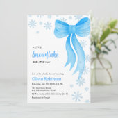 Invitation Fête de naissance flocon de neige petit arc bleu h (Debout devant)