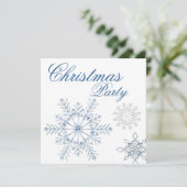 Invitation Fête de Noël Blue White Snowflakes (Debout devant)
