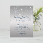 Invitation Fête de Noël des flocons d'argent et de neige bleu (Debout devant)