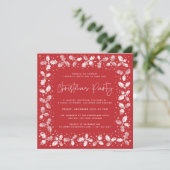 Invitation Fête de Noël Holly+Berries à main rouge (Debout devant)