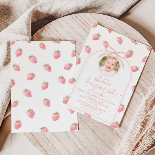 Invitation Fête de première année de la fraise, fille douce c
