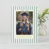 Invitation Fête de remise des diplômes avec un nœud vert prep (Debout devant)