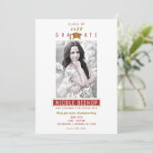 Invitation Fête de Remise des Diplômes Rouge Marron Or Blanc (Debout devant)