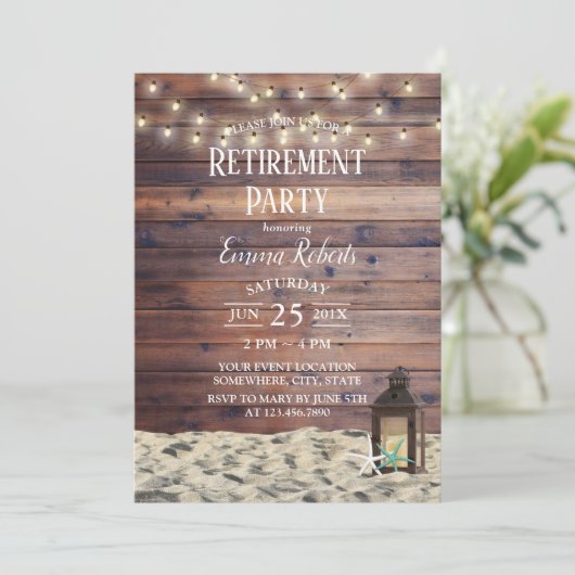 Invitation Fête de retraite Rustique Beach Lantern & Starfish (Debout devant)