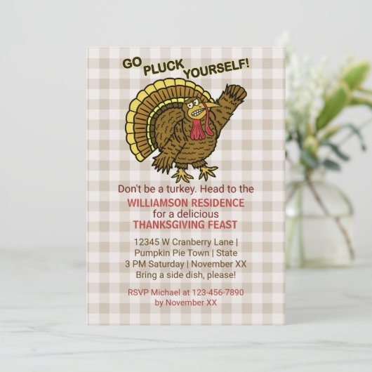 Invitation Fête de Thanksgiving Funny Turkey Fall Dinner (Debout devant)
