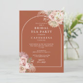 Invitation Fête de thé de mariage avec arche en herbe de Pamp (Debout devant)
