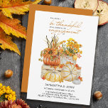 Invitation Fête d'engagement de Thanksgiving de la récolte ci<br><div class="desc">Eat Drink & Be Thanksgiving Engagement Invitation avec la moisson citrouille aquarelle design dans des couleurs d'automne riches de l'orange brûlé et jaune doré. L'invitation dispose d'une caisse en bois de ferme avec des récoltes citrouilles et des feuilles d'automne, surmontée d'un citrouille orange avec des tournesols et d'un citrouille blanc...</div>