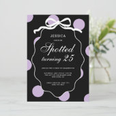 Invitation Fête des 25 ans de Purple Polka Dot Spotted (Debout devant)
