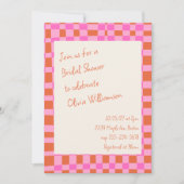 Invitation Fête des mariées amusante de script À damiers rose (Devant)