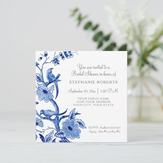 Invitation Fête des mariées Blue Chinoiserie Floral Aquarelle (Debout devant)