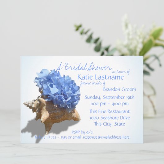 Invitation Fête des mariées Blue Hydrangea et Seashell (Debout devant)