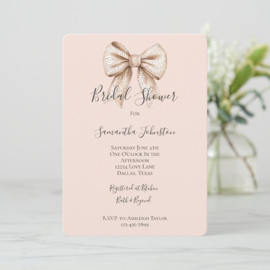 Invitation Fête des mariées Chic Peach Cream Bow (Debout devant)