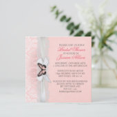 Invitation Fête des mariées Damas en dentelle de papillon ros (Debout devant)