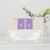 Invitation Fête des mariées de serviettes de bain violet mono (Debout devant)