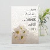 Invitation Fête des mariées dentelle et marguerites blanches (Debout devant)